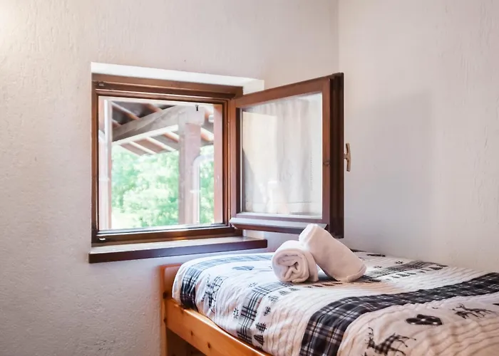 Parcheggio-camino-8pax - Immerso Nella Natura