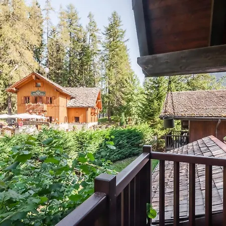 Шале Parcheggio-camino-8pax - Immerso Nella Natura Курмайор