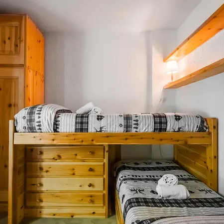 Parcheggio-camino-8pax - Immerso Nella Natura 쿠르마예