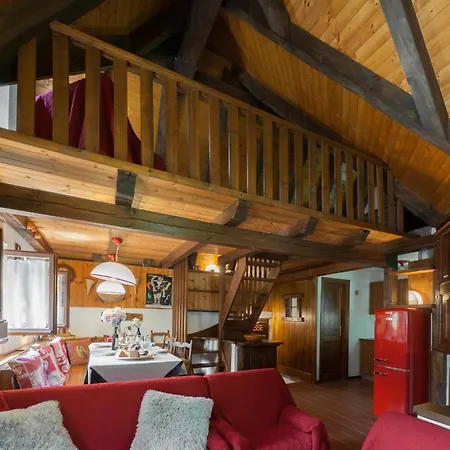 Parcheggio-camino-8pax - Immerso Nella Natura Chalet *
