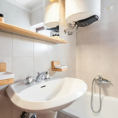 Parcheggio-camino-8pax - Immerso Nella Natura בקתה