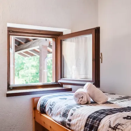 Parcheggio-camino-8pax - Immerso Nella Natura