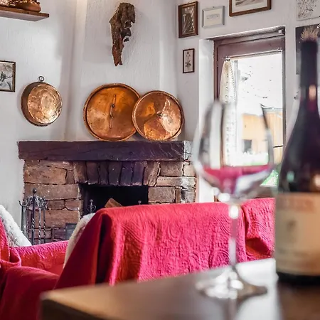 Parcheggio-camino-8pax - Immerso Nella Natura קורמאיור