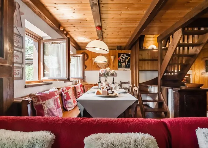 Parcheggio-camino-8pax - Immerso Nella Natura 샬레 쿠르마예